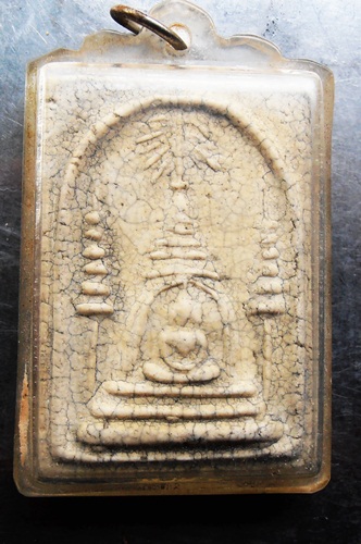พระสมเด็จข้างฉัตร หลวงปู่นาค 2485เลี่ยมพร้อมใช้ครับ