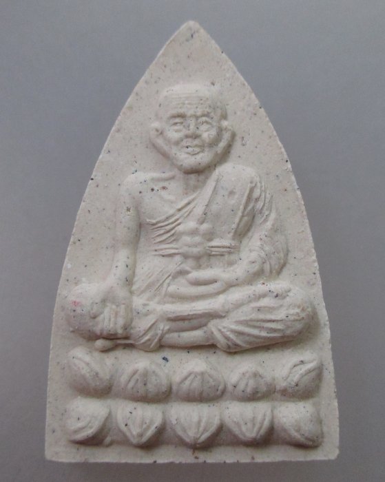 ๒๐ บาท...หลวงปู่ทวด วัดช้างให้ ไม่ทราบรุ่นครับ