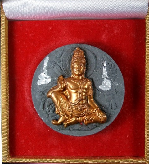 พระเทวราชโพธิสัตว์ จตุคาม รามเทพ รุ่น “ทรัพย์หมื่นล้าน” อ.วราห์ เนื้อว่านดำ หน้ากากทองแดงและหลังฝังค
