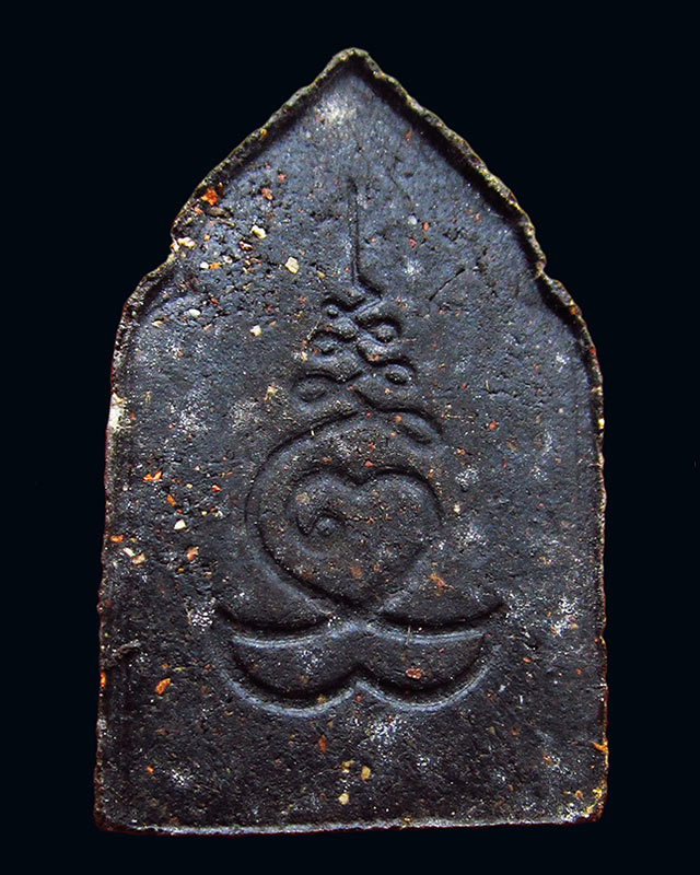 พระปิดตาห้าเหลี่ยม เนื้อดำทาทอง หลวงปู่บัว ถามโก วัดศรีบุรพาราม รุ่น ที่ระลึกหล่อรูปเหมือน ปี ๒๕๔๑