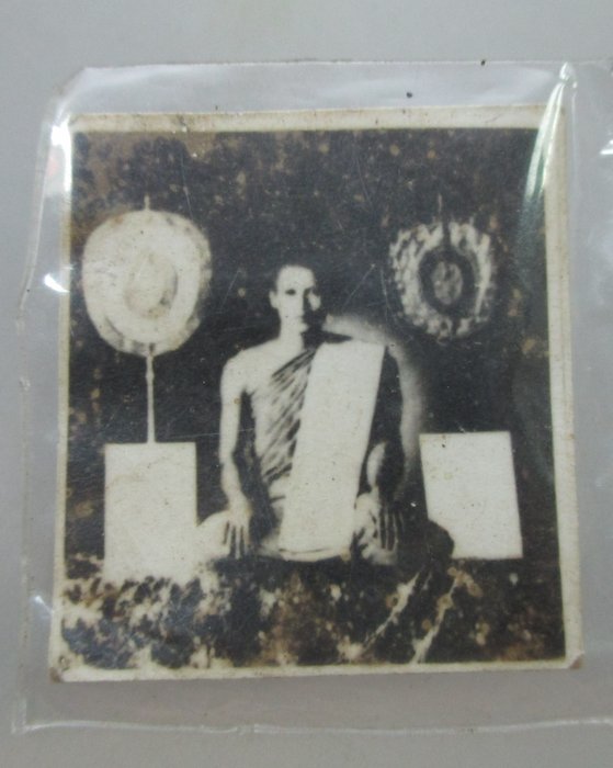 ๒๐ บาท..รูปพระเกจิไม่ทราบที่ครับ