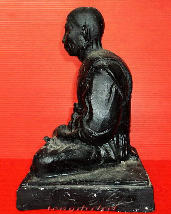 รูปเหมือนบูชาหลวงปู่หลิว วัดไร่แตงทอง รุ่น 84 ปี เนื้อปูน มีรอยจาร หายาก สวยมากค่ะ