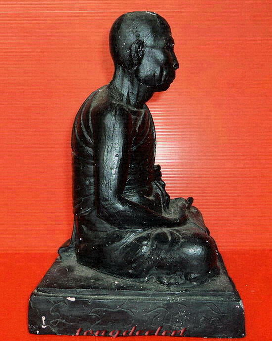 รูปเหมือนบูชาหลวงปู่หลิว วัดไร่แตงทอง รุ่น 84 ปี เนื้อปูน มีรอยจาร หายาก สวยมากค่ะ