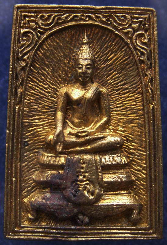 สมเด็จประทานพร หลังรูปเหมือนหลวงพ่อแพ วัดพิกุลทอง พ.ศ. 2534 เนื้อทองผสม พร้อมกล่องเดิม (1)