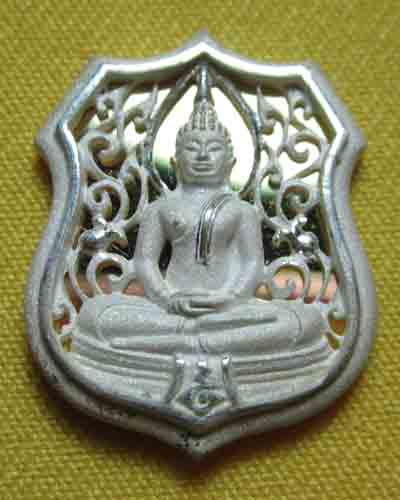 เหรียญฉลุหลวงพ่อโสธร รุ่นทูลเกล้ามหามงคล ปี๒๕๔๔ เนื้อเงิน พิมพ์เล็ก