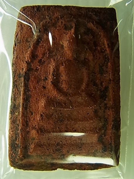 สมเด็จหลวงพ่อเเดง สีแดงนิยม มีคราบปลวกขึ้นเก่าสวยคลาสสิคดีครับ