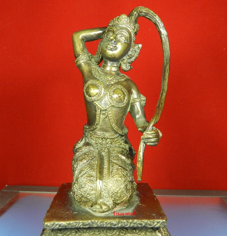 พระแม่ธรณี เนื้อโลหะรมมันปู ฐานกว้าง 3.5 นิ้ว หลวงปู่คีย์ วัดศรีลำยอง จ.สุรินทร์ ปี51 No.134