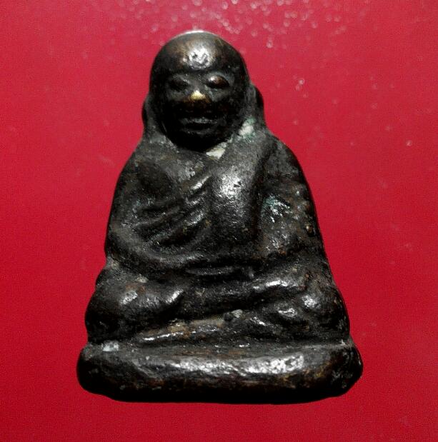 พ่อเงิน รุ่นปืนแตก พิมพ์ เศียรโต นิยม เนื้อจัด # 2