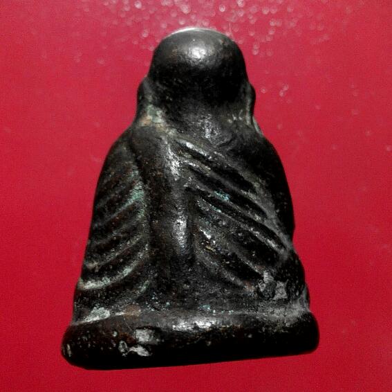 พ่อเงิน รุ่นปืนแตก พิมพ์ เศียรโต นิยม เนื้อจัด # 2