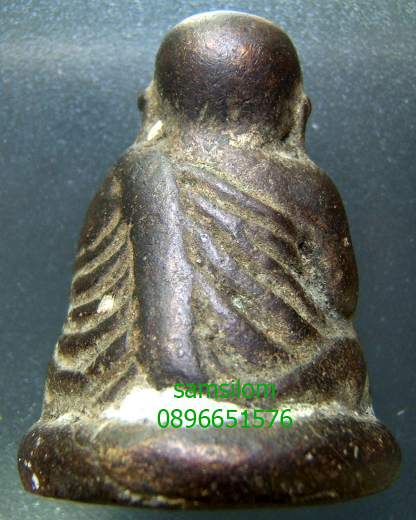 หลวงพ่อเงินวัดบางคลาน รุ่นปืนแตก พิมพ์นิยมสนิมดำใหญ่