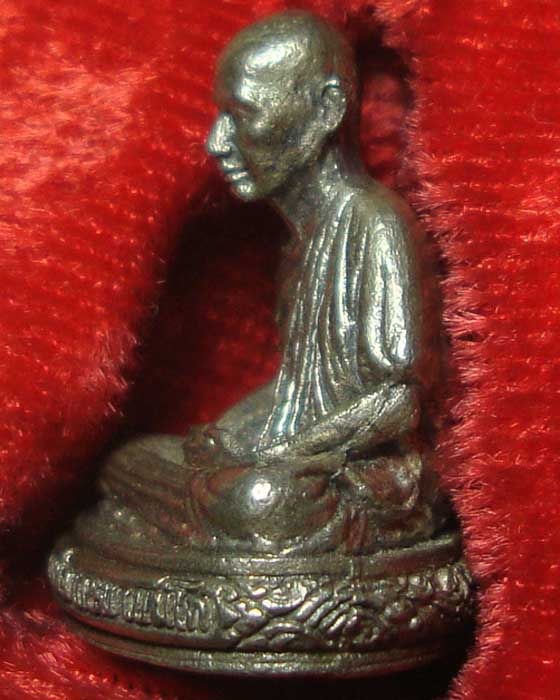 รูปหล่อ เนื้อเงิน อายุครบ 6 รอบ หลวงพ่อเกษม สุสานไตรลักษณ์ 2526