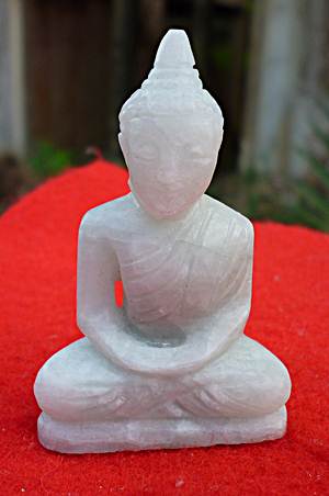 พระพุทธรูปแกะจากหินหยก หน้าตัก 1.2 นิ้ว สูง 2 นิ้ว