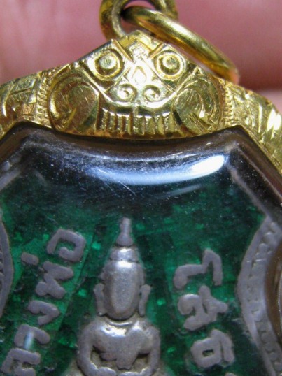 เหรียญหลวงพ่อโสธร ปี2504 เนื้อเงินลงยาสีเขียว จ.ฉะเชิงเทรา มีเลี่ยมทองแท้พร้อมห้อย