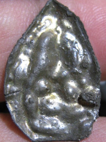 พระแผงตัด เนื้อชินเงิน กรุวัดราชบูรณะ จ.อยุธยา มีบัตรรับรอง