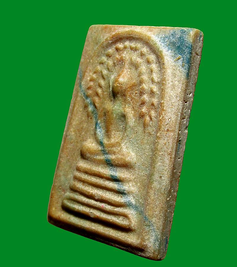 พระสมเด็จปรกโพธิ์ย้อยฐานร่องปี 12 หลวงพ่อกวย(ผงนํ้ามัน)