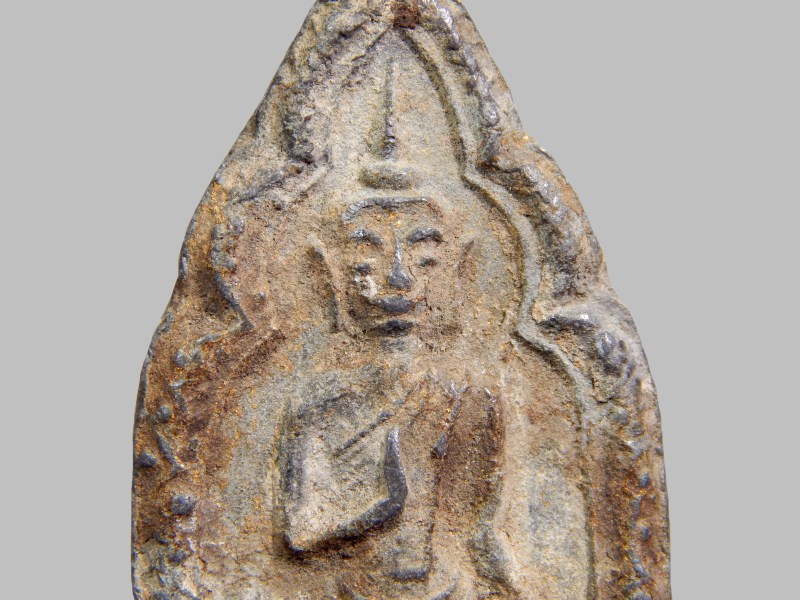 พระร่วงยืน ปางประทานพร สนิมแดง กรุวัดเทวสังฆาราม (วัดเหนือ) จ.กาญจนบุรี