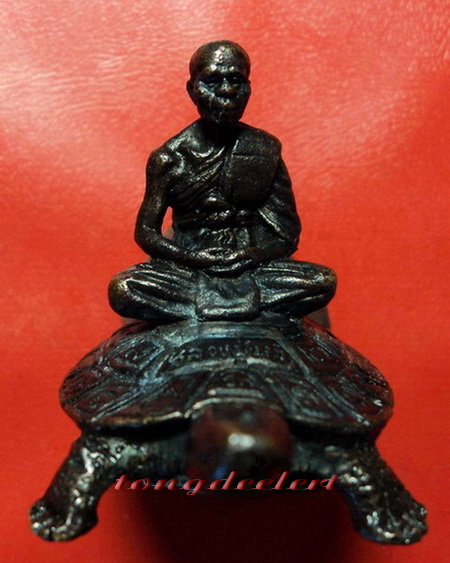 รูปหล่อบูชาหลวงปู่หลิวนั่งเต่า(ตั้งหน้ารถ) วัดไร่แตงทอง 90 ปี หายาก สวยมากค่ะ