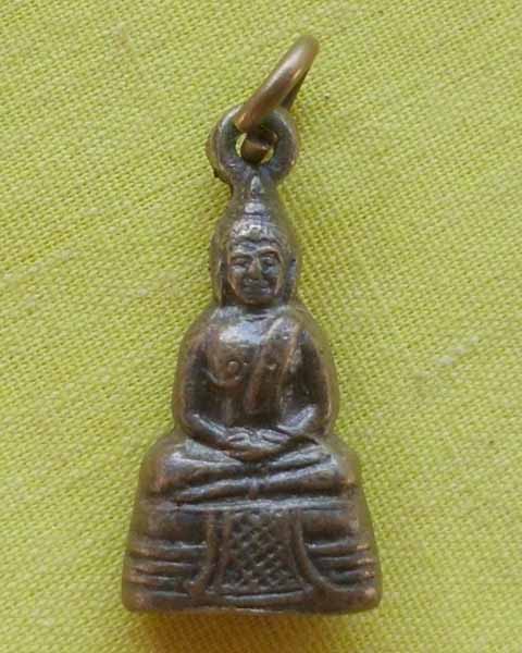 พระกริ่งเล็ก หลวงพ่อโสธร ด้านในมีเม็ดกริ่ง ออกปี 2512 จ.ฉะเชิงเทรา***2***