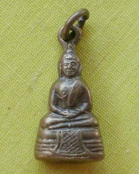 พระกริ่งเล็ก หลวงพ่อโสธร ด้านในมีเม็ดกริ่ง ออกปี 2512 จ.ฉะเชิงเทรา***3***