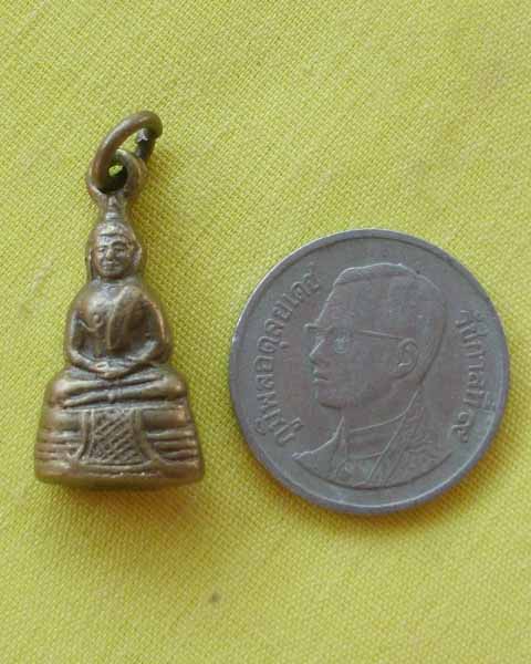 พระกริ่งเล็ก หลวงพ่อโสธร ด้านในมีเม็ดกริ่ง ออกปี 2512 จ.ฉะเชิงเทรา***3***