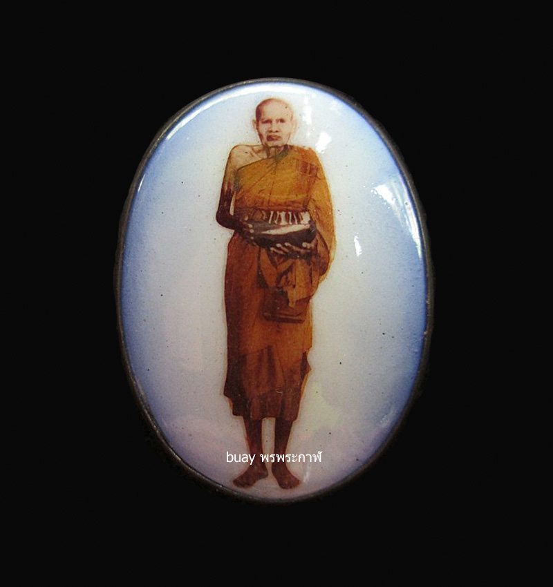 ล็อกเก็ตยืนอุ้มบาตรหลวงพ่อชื้น วัดญาณเสน