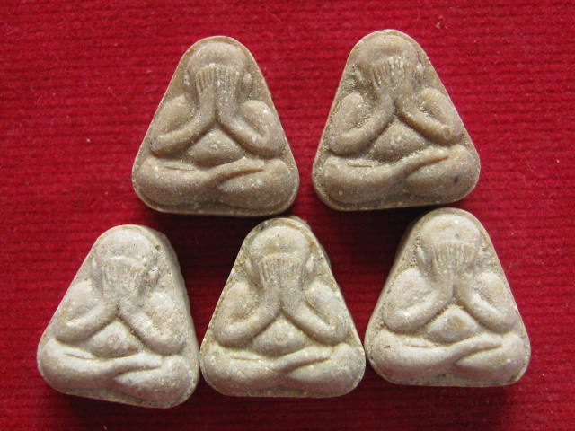 พระปิดตามหาลาภเขมโก "ปิดตาฟ้าลั่น" 5 องค์ ปี17