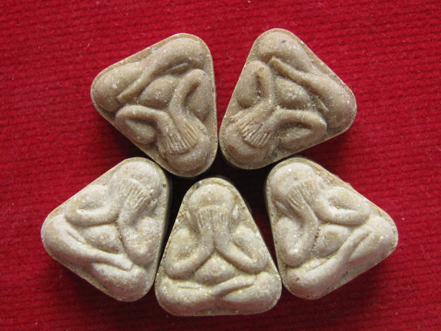 พระปิดตามหาลาภเขมโก "ปิดตาฟ้าลั่น" 5 องค์ ปี17