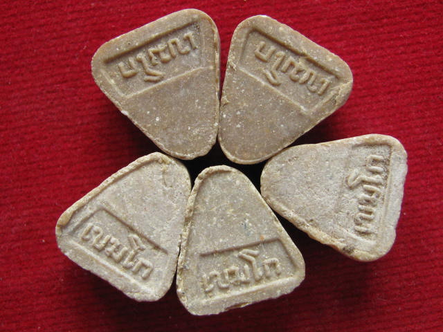 พระปิดตามหาลาภเขมโก "ปิดตาฟ้าลั่น" 5 องค์ ปี17