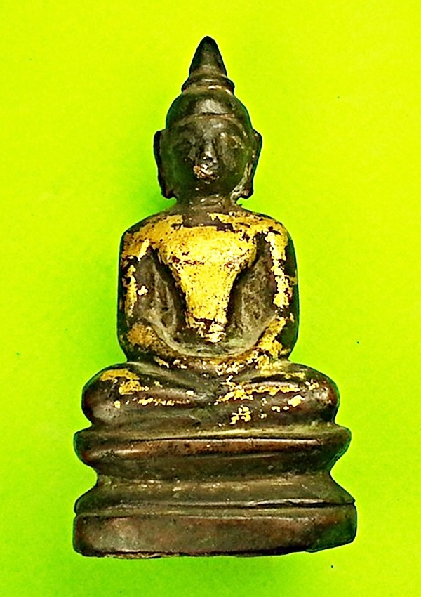 พระบูชาเชียงรุ้ง