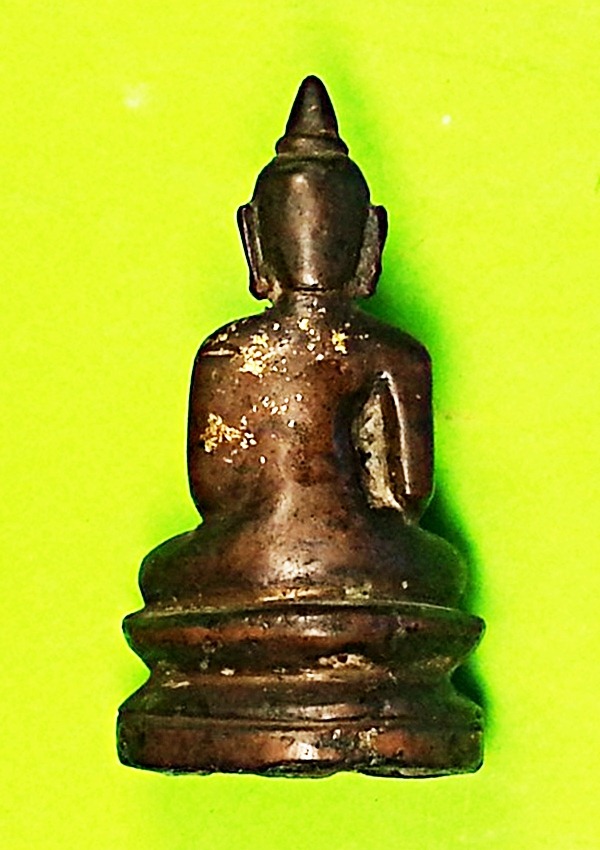 พระบูชาเชียงรุ้ง