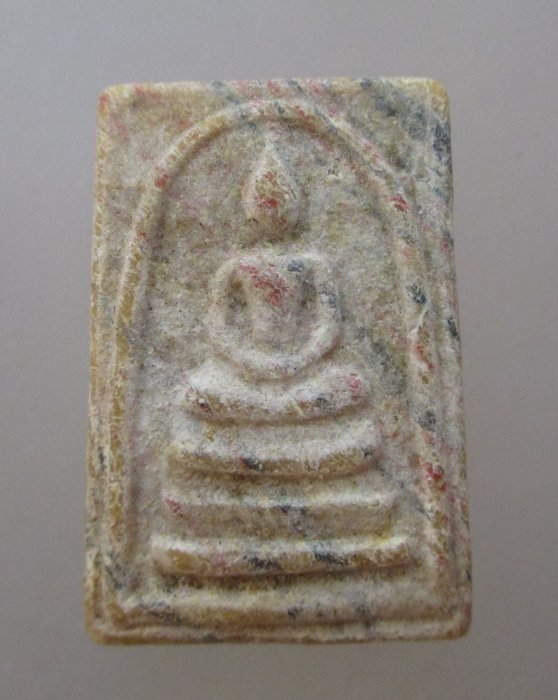 20 บาท พระคะแนนสายรุ้งเนื้อผงน้ำมันไม่ทราบที่ครับ