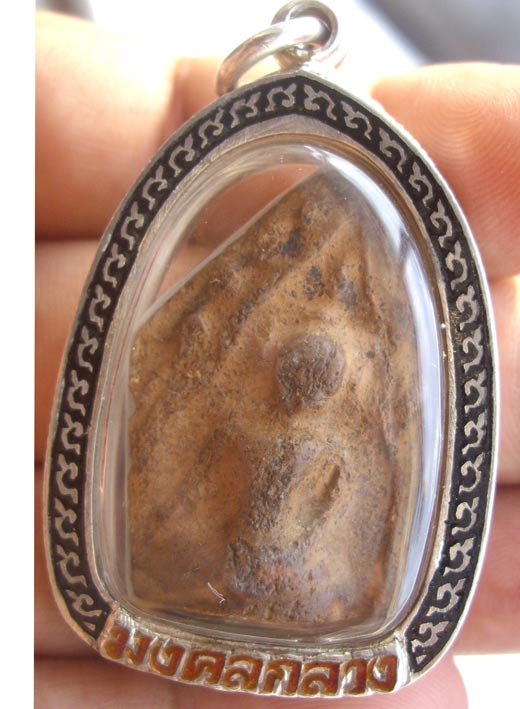 พระขุนแผนบ้านกร่างพรายคู่ตัดเดี่ยว พิมพ์มงคลกลาง  เลี่ยมเงินพร้อมใช้  เนื่อมันส์ๆล่ำๆ สวยๆ