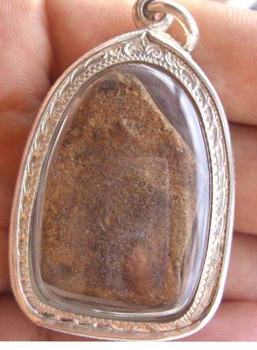 พระขุนแผนบ้านกร่างพรายคู่ตัดเดี่ยว พิมพ์มงคลกลาง  เลี่ยมเงินพร้อมใช้  เนื่อมันส์ๆล่ำๆ สวยๆ