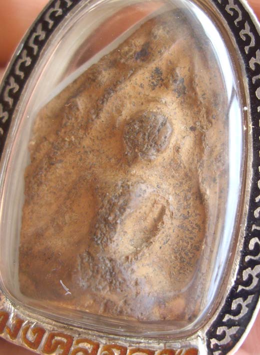 พระขุนแผนบ้านกร่างพรายคู่ตัดเดี่ยว พิมพ์มงคลกลาง  เลี่ยมเงินพร้อมใช้  เนื่อมันส์ๆล่ำๆ สวยๆ