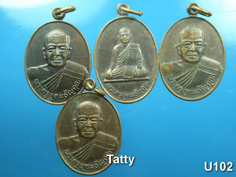 มาใหม่ หลวงพ่อขีด วัดทศทิศาราม ปทุมฯ จำนวน 5 เหรียญ (รูปมี 2 ชุด 4+1 องค์)
