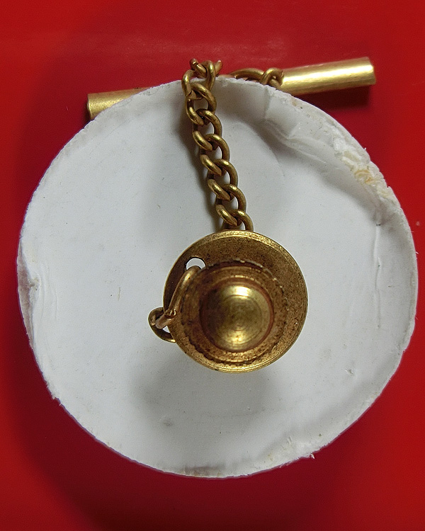 เข็มกลัดลงยา หลวงพ่อพระพุทธโสธร ปี 2519