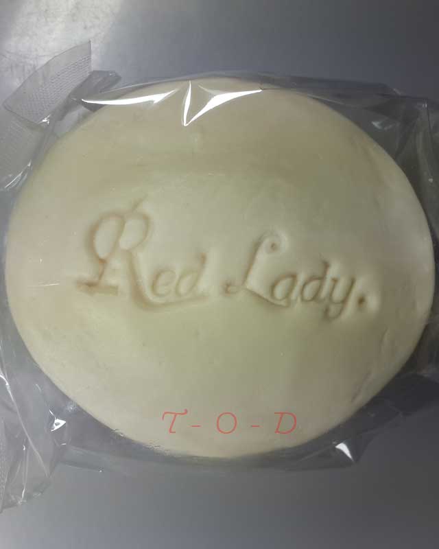 สบู่น้ำนมข้าวกล้องงอก Red Lady