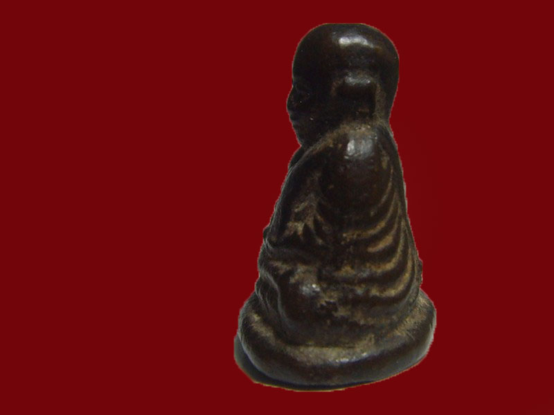 เป็นอีกพิมพ์หนึ่งของหลวงพ่อเงิน พิมพ์นิยม วัดทุ่งน้อยปี35 เบาๆ