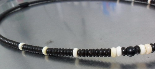 สร้อยกะลาตาเดียวแท้ๆวัตถุมงคลจากธรรมชาติครับ สวย ขลัง เท่ห์ๆ เหมาะกับห้อยพระองค์โปรดครับ...