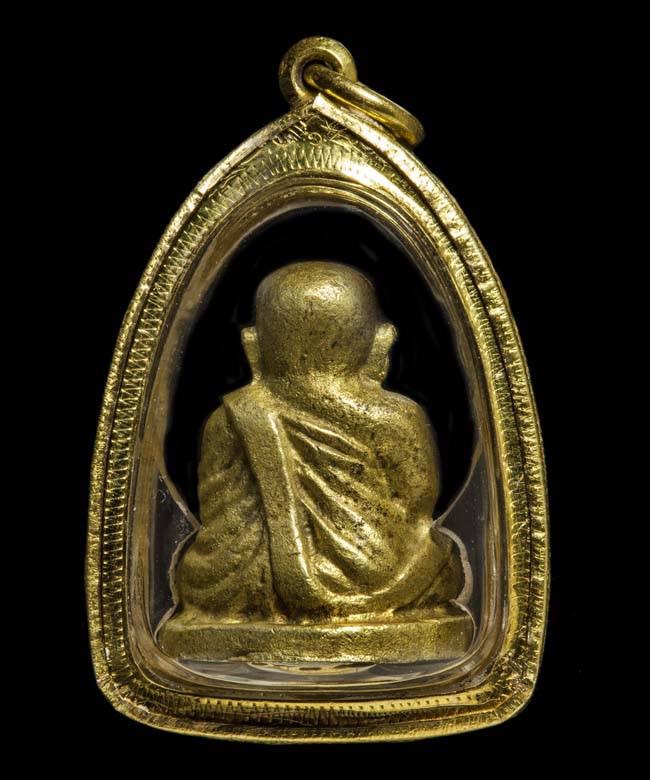 หลวงพ่อเงิน รุ่นช้างคู่ แตกนิยม วัดทัายน้ำ ปี ๒๕๒๖ มาพร้อมกล่องและเลี่ยมทองพร้อมใช้