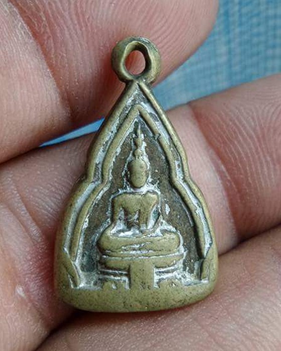 เหรียญหล่อล้างป่าช้า วัดญวน รุ่นแรก 2489 กาญจนบุรี