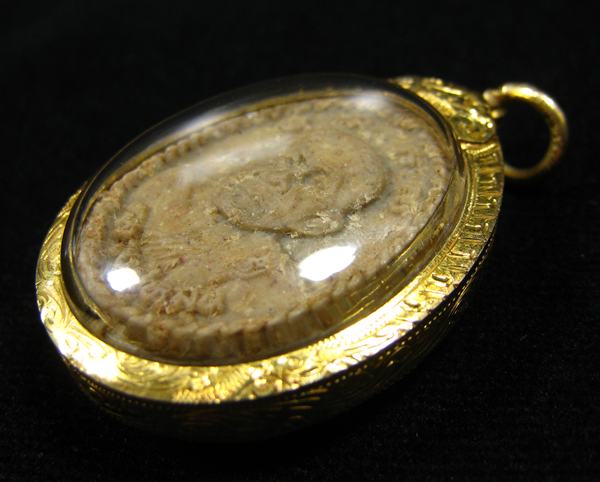 พระผงรูปเหมือนหลังยันต์ดวงเศรษฐี หลวงปู่หมุน ฐิตสีโล รุ่นดวงเศรษฐี เสาร์ ๕ ปี๒๕๔๓ (16)