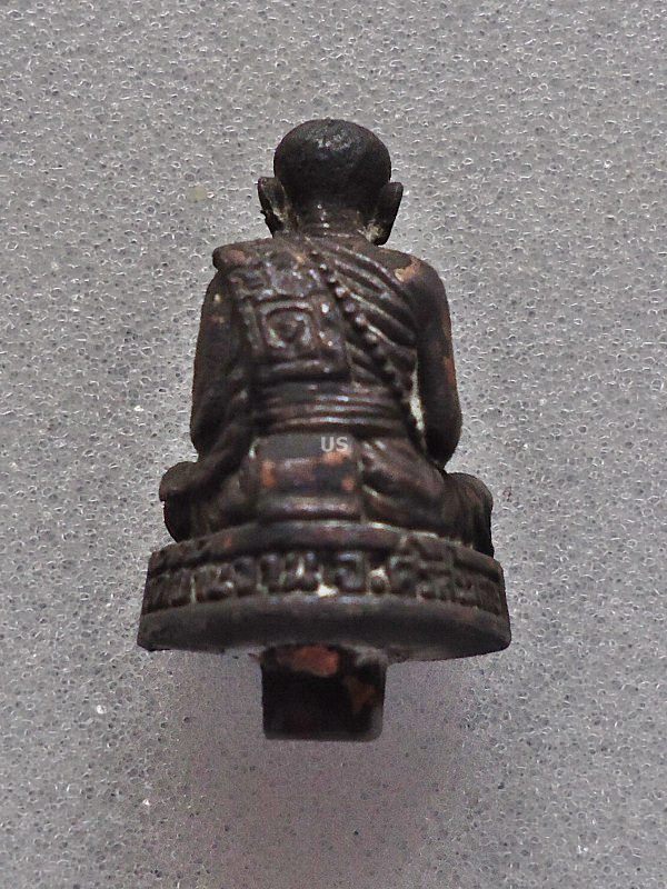 รูปหล่อยอดธง นวะโลหะผสมชนวนเก่า หลวงปู่หมุน วัดบ้านจาน "รุ่น พระดีศรีสะเกษ" ปี 2556 #3