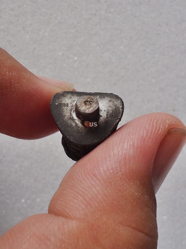 รูปหล่อยอดธง นวะโลหะผสมชนวนเก่า หลวงปู่หมุน วัดบ้านจาน "รุ่น พระดีศรีสะเกษ" ปี 2556 #3