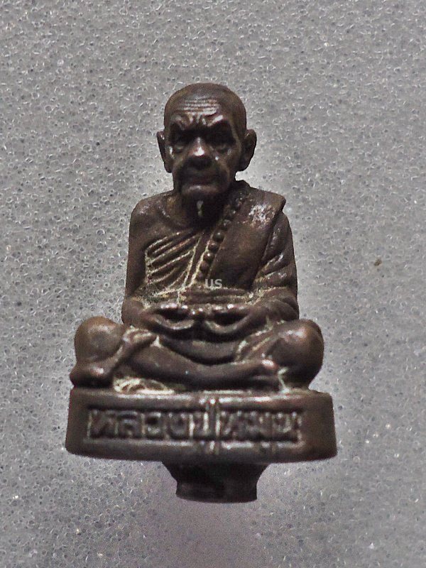 รูปหล่อยอดธง นวะโลหะผสมชนวนเก่า หลวงปู่หมุน วัดบ้านจาน "รุ่น พระดีศรีสะเกษ" ปี 2556 #1