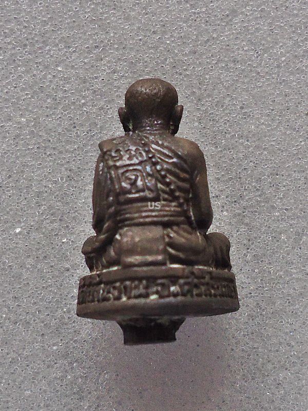 รูปหล่อยอดธง นวะโลหะผสมชนวนเก่า หลวงปู่หมุน วัดบ้านจาน "รุ่น พระดีศรีสะเกษ" ปี 2556 #1