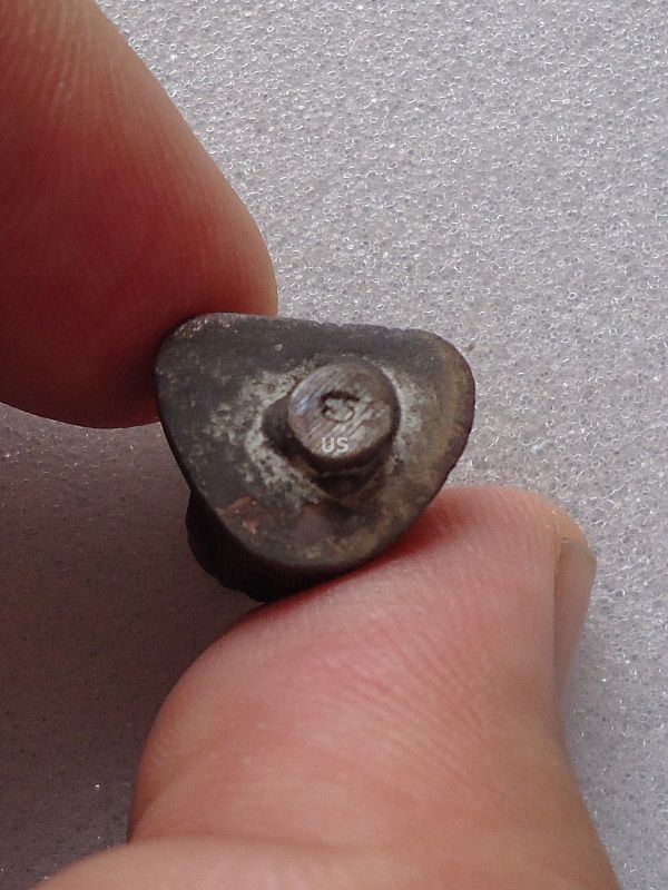 รูปหล่อยอดธง นวะโลหะผสมชนวนเก่า หลวงปู่หมุน วัดบ้านจาน "รุ่น พระดีศรีสะเกษ" ปี 2556 #1