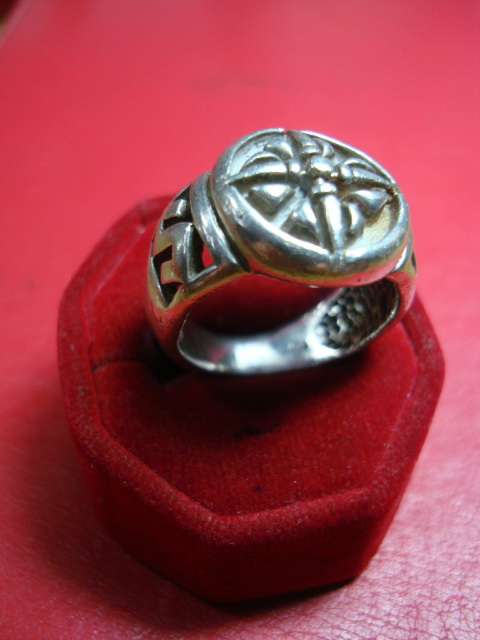 แหวนเงินแท้เก่ามาก เสริมราศรี น้ำหนักประมาณ 1 บาท