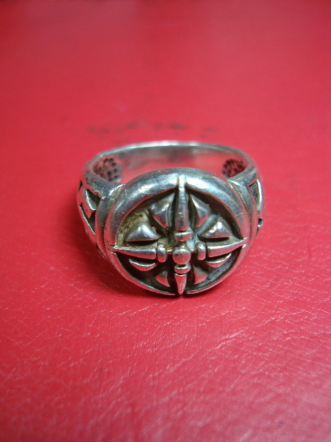 แหวนเงินแท้เก่ามาก เสริมราศรี น้ำหนักประมาณ 1 บาท