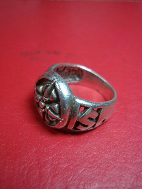 แหวนเงินแท้เก่ามาก เสริมราศรี น้ำหนักประมาณ 1 บาท